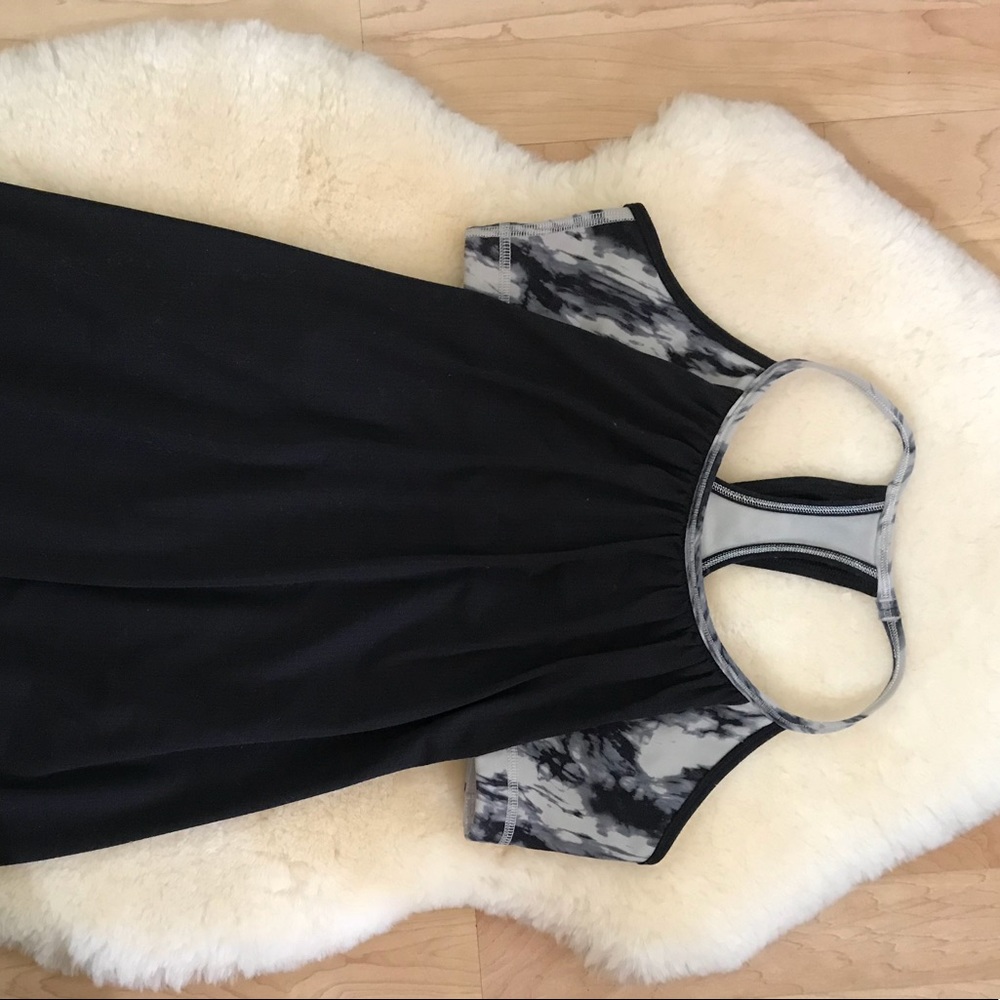 Lululemon Tank w/ Built-in Bra, Size 8